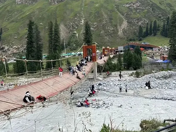 单侧主钢缆突然断裂